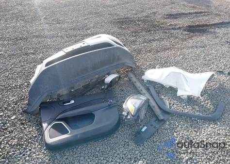 2018 Jeep Compass Latitude 4X4 z USA, uszkodzony, nr VIN 3C4NJDBB5JT207710